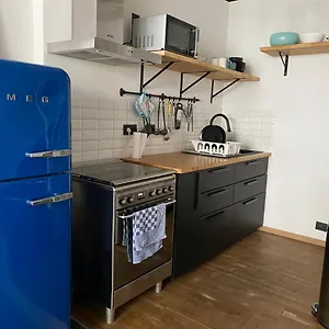 https://vivegnis-little-cosy-house.brusselshotelsbook.com